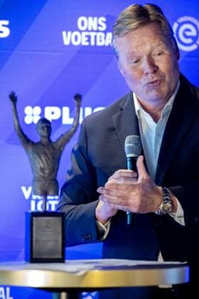 UTRECHT - Ronald Koeman will receive an Eredivisie Oeuvre Award from the hands of Guus Hiddink. This makes the former professional footballer and current national team, Nationalteam coach the fifth winner of the award. With the award, individuals with a great value for Dutch soccer are put in the spotlight in a special way. ANP ROB ENGELAAR xVIxANPxSportx xxANPxIVx 532975436 originalFilename: 532975436.jpg