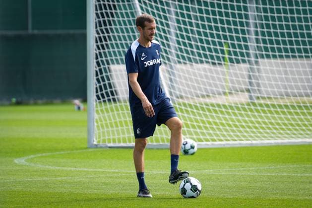 Fussball, Bundesliga, Herren, Training SC Freiburg - Europa-Park-Stadion, Europa Park Stadion,: Julian Schuster (SC Freiburg, Trainer) Freiburg Europa Park Stadion Baden-Württemberg Deutschland Copyright: xFINLEYxMÖRCHx