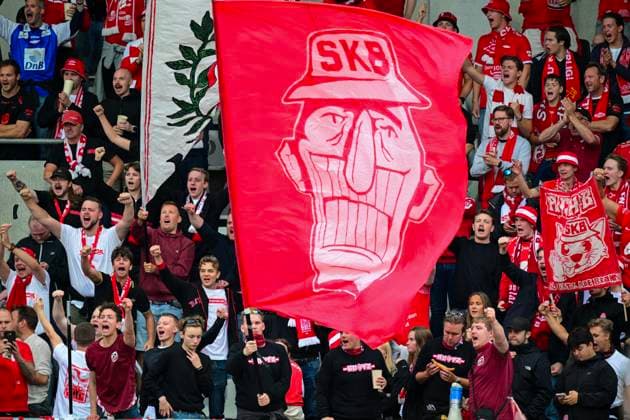 GÖTEBORG, SVERIGE 20250807 Branns supportrar pa läktaren innan torsdagens fotbollsmatch, tredje kvalomgangen till Europa League, mellan Sveriges BK Häcken och norska SK Brann, match 1 av 2, pa Bravida Arena i Göteborg, Sverige, 7 augusti 2025. GÖTEBORG SVERIGE x9200x