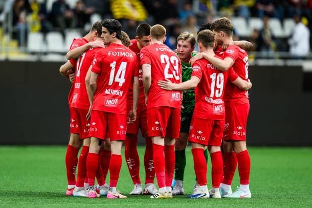 250807 Players of Brann ahead of the UEFA Champions League qualifier football match between Häcken and Brann on August 7, 2025 in Göteborg. Photo: Carl Sandin BILDBYRAN kod CS CS0748 fotboll football soccer fotball uefa europa league europa league häcken brann bbeng Copyright: CARLxSANDIN BB250807CS032