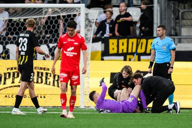 250807 Goalkeeper Etrit Berisha of Häcken receives medical attention during the UEFA Champions League qualifier football match between Häcken and Brann on August 7, 2025 in Göteborg. Photo: Carl Sandin BILDBYRAN kod CS CS0748 fotboll football soccer fotball uefa europa league europa league häcken brann bbeng Copyright: CARLxSANDIN BB250807CS038