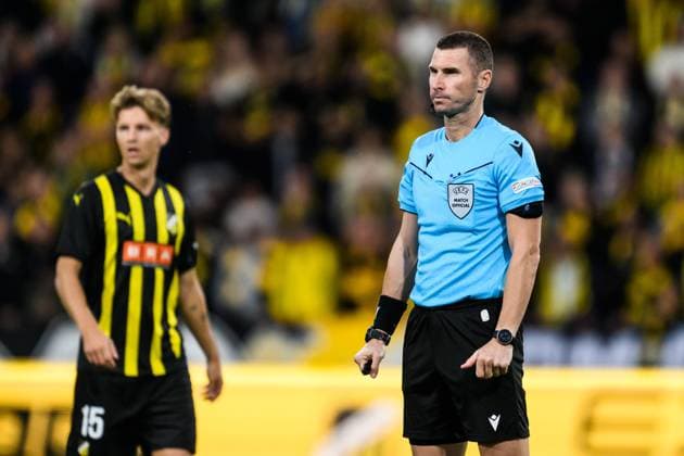 250807 Referee Georgi Kabakov during the UEFA Champions League qualifier football match between Häcken and Brann on August 7, 2025 in Göteborg. Photo: Carl Sandin BILDBYRAN kod CS CS0748 fotboll football soccer fotball uefa europa league europa league häcken brann bbeng Copyright: CARLxSANDIN BB250807CS039