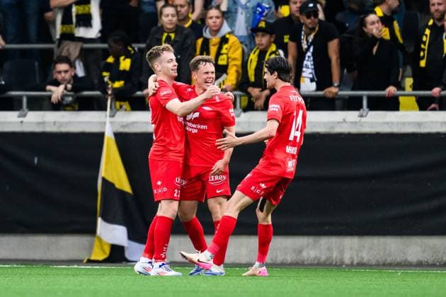 250807 Saevar Atli Magnusson, Eggert Aron Gudmundsson and Ulrik Mathisen of Brann celebrate after 0-1 during the UEFA Champions League qualifier football match between Häcken and Brann on August 7, 2025 in Göteborg. Photo: Carl Sandin BILDBYRAN kod CS CS0748 fotboll football soccer fotball uefa europa league europa league häcken brann bbeng jubel Copyright: CARLxSANDIN BB250807CS052
