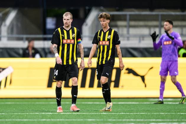 250807 Simon Gustafson and Samuel Leach Holm of Häcken look dejected after 0-2 during the UEFA Champions League qualifier football match between Häcken and Brann on August 7, 2025 in Göteborg. Photo: Carl Sandin BILDBYRAN kod CS CS0748 fotboll football soccer fotball uefa europa league europa league häcken brann bbeng depp Copyright: CARLxSANDIN BB250807CS073