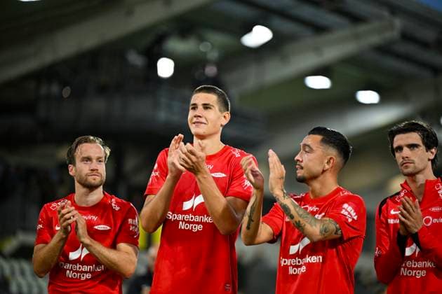 GOTHENBURG, SWEDEN 20250807 Brann s players celebrate the victory after Thursday s Uefa Europa League third qualifying round soccer match between Sweden s BK Häcken and Norway s SK Brann, match 1 of 2 at Bravida Arena in Gothenburg, Sweden, August 7, 2025. GÖTEBORG SWEDEN x9200x