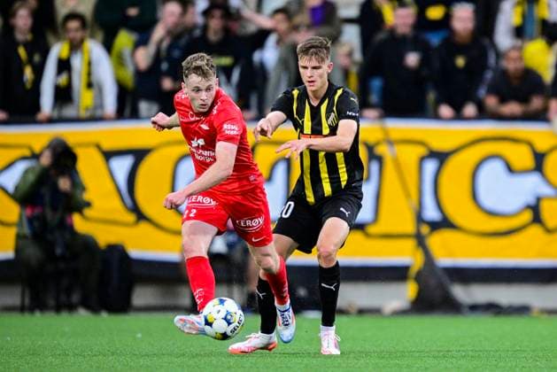 GOTHENBURG, SWEDEN 20250807 Brann s Saevar Atli Magnusson with the ball in front of Häcken s Adrian Svanbäck during Thursday s football match, third qualifying round for Uefa Europa League, between Sweden s BK Häcken and Norway s SK Brann, match 1 of 2 at Bravida Arena in Gothenburg, Sweden, 7 August 2025. GÖTEBORG SWEDEN x9200x