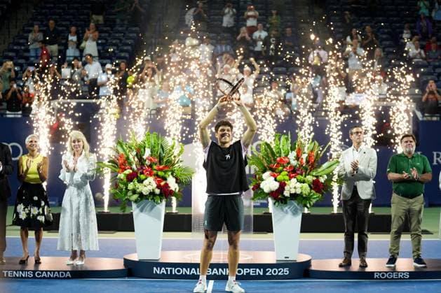 National Bank Open 2025 - Men’s Singles Final TORONTO, CANADA - AUGUST 7 : Ben Shelton of the United States celebrates with the trophy after winning the men’s singles final against Karen Khachanov on day thirteen of the 2025 National Bank Open in Toronto, Ontario, Canada on August 7, 2025. Mert Alper Dervis Anadolu Ontario Canada. Editorial use only. Please get in touch for any other usage.  Copyright: x2025xAnadoluxMertxAlperxDervisx