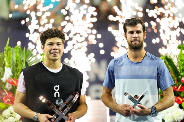 National Bank Open 2025 - Men’s Singles Final TORONTO, CANADA - AUGUST 7 : Ben Shelton (L) of the United States holds the winner trophy and Karen Khachanov holds the runner-up trophy after the men’s singles final on day thirteen of the 2025 National Bank Open in Toronto, Ontario, Canada on August 7, 2025. Mert Alper Dervis Anadolu Ontario Canada. Editorial use only. Please get in touch for any other usage.  Copyright: x2025xAnadoluxMertxAlperxDervisx