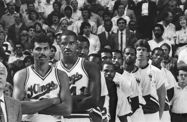SACRAMENTO BEE 150th ANNIVERSARY Dec. 13, 1999 - Members of the Sacramento Kings line up for the opening ceremonies for the first game for the franchise in Sacramento in September 1985. Among those identified are players from left: Reggie Theus LaSalle Thompson Eddie Johnson behind Thompson. SACRAMENTO BEE MITCH TOLL Copyright: xMitchxTollx - ZUMA0827 0827783571st Copyright: xIMAGO MitchxTollx