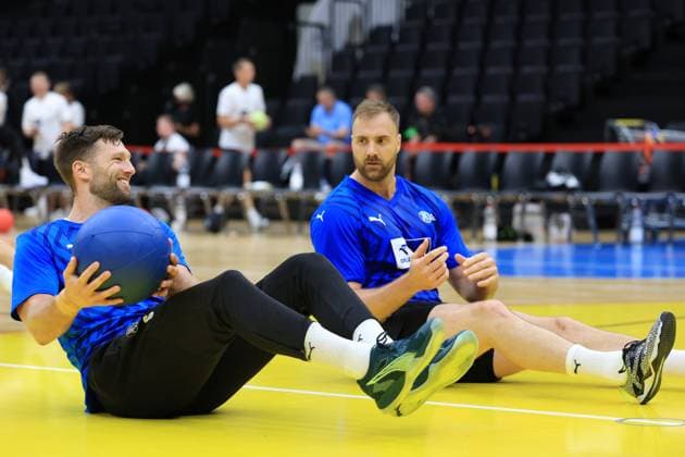 HANDBALL - HBL, Kiel, training camp GRAZ,AUSTRIA,08.AUG.25 - HANDBALL - HBL Handball-Bundesliga, THW Kiel, training. Image shows Harald Reinkind and Andreas Wolff (Kiel).  GEPAxpictures xMarioxBuehner-Weinrauch