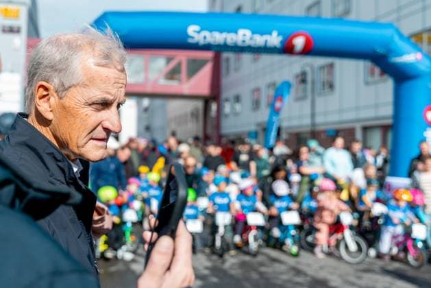 Sport Bilder des Tages Statsminister Jonas Gahr Store pa Arctic Race Harstad 20250808. Statsminister Jonas Gahr Store starter barnerittet i Arcitc Race sammen med TV2s Dag Otto Lauritzen i Harstad torsdag. Sykkelrittet starter i Borkenes og slutter i Harstad. Foto: Amanda Pedersen Giske NTB Harstad Norge EDITORIAL USE ONLY. RESTRICTED USE FOR BETTING COMPANIES Ref:_SPO_POLXs-UIrniBi4.jpg *** Prime Minister Jonas Gahr Store at Arctic Race Harstad 20250808 Prime Minister Jonas Gahr Store starts the Arctic Race childrens race together with TV2s Dag Otto Lauritzen in Harstad on Thursday The cycling race starts in Borkenes and ends in Harstad Photo Amanda Pedersen Giske NTB Harstad Norway EDITORIAL USE ONLY RESTRICTED USE FOR BETTING COMPANIES  Copyright: xAmandaxPedersenxGiskex xNTBx
