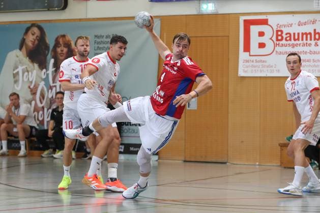 08.08.2025, xgox, Handball - Heide-Cup, Handball Verein Hamburg - Kolstad Handbold emspor, v.l. Andreas Magaard (Hamburg, 4) wirft Tor, Torschuetze, erzielt Tor, Treffer, scores the goal Schneverdingen