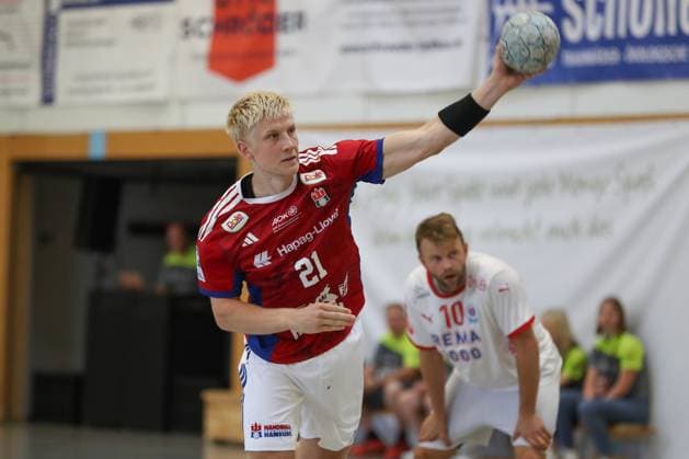 08.08.2025, xgox, Handball - Heide-Cup, Handball Verein Hamburg - Kolstad Handbold emspor, v.l. Ferderik Bo Andersen (Hamburg, 21) beim Siebenmeter Schneverdingen