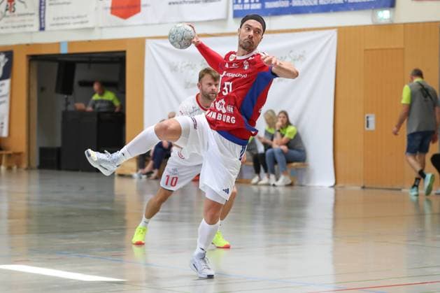 08.08.2025, xgox, Handball - Heide-Cup, Handball Verein Hamburg - Kolstad Handbold emspor, v.l. Casper Mortensen (Hamburg, 51) beim Siebenmeter Schneverdingen