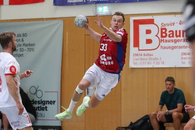08.08.2025, xgox, Handball - Heide-Cup, Handball Verein Hamburg - Kolstad Handbold emspor, v.l. Moritz Sauter (Hamburg, 33) wirft Tor, Torschuetze, erzielt Tor, Treffer, scores the goal Schneverdingen