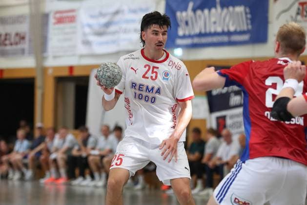 08.08.2025, xgox, Handball - Heide-Cup, Handball Verein Hamburg - Kolstad Handbold emspor, v.l. Simen Ulstad Lyse (Kolstad, 25) am Ball, plays the ball Schneverdingen
