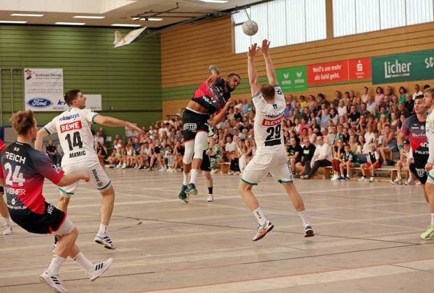 08.08.2025, xovx, Handball Lindencup 2025, HSG Wetzlar - SC DHfK Leipzig v.l. Tizian Weimer (HSG Wetzlar), Marko Mamic (SC DHfK Leipzig), Philipp Ahouansou (HSG Wetzlar), Adam Lönn (SC DHfK Leipzig), Josip Simic (HSG Wetzlar) Linden Stadthalle Hessen Deutschland (DE)