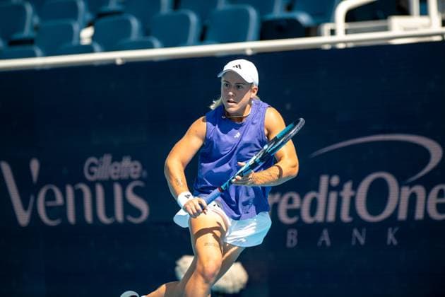 Cincinnati Open: Round 1 Match Caroline Garcia V Sonay Kartal Sonay Kartal is seen during the Round 1 match between Caroline Garcia and Sonay Kartal at the Cincinnati Open in Mason, Ohio, on August 8, 2025. Mason United States  Copyright: xJasonxWhitmanx originalFilename:whitman-cincinna250808_npAKe.jpg