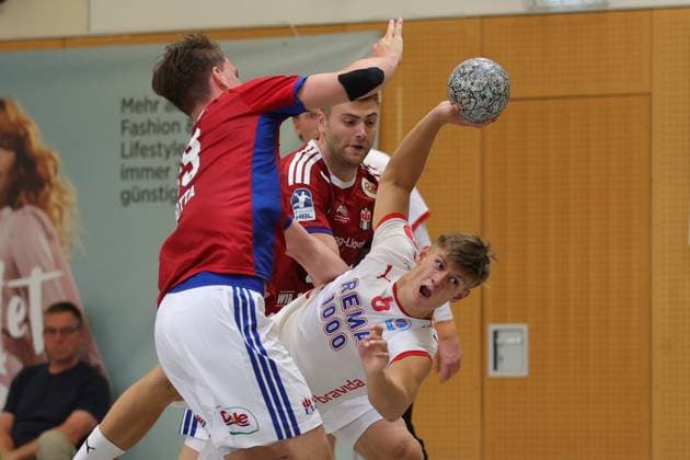 IHC 2025: HSV Hamburg vs Kolstad IL; 08.08.25 Leon Bronken (Nr.06, Kolstad IL), Maximilian Botta (Nr.19, Hamburger Verein Hamburg) IHC 2025: HSV Hamburg vs Kolstad IL, KGS-Sporthalle am 08.08.25 Copyright: xBEAUTIFULxSPORTS MarioxM.xKobergx
