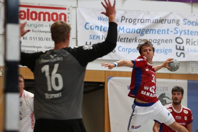 IHC 2025: HSV Hamburg vs Kolstad IL; 08.08.25 Levin Unbehaun (Nr.31, Hamburger Verein Hamburg) gegen Nicolai Neupart (Nr.16, Kolstad IL) IHC 2025: HSV Hamburg vs Kolstad IL, KGS-Sporthalle am 08.08.25 Copyright: xBEAUTIFULxSPORTS MarioxM.xKobergx