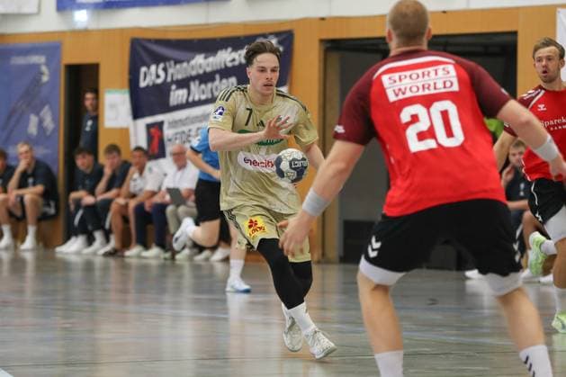 08.08.2025, xgox, Handball - Heide-Cup, TSV Hannover Burgdorf - Aalborg Handbold emspor, v.l. Leif Tissier (Hannover, 7) am Ball, plays the ball Schneverdingen