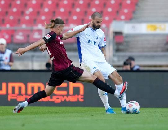 Artem Stepanov (1. FC Nuernberg, 11) gegen Aleksandar Vukotic (SV Darmstadt 98, 20) GER, 1. FC Nuernberg vs SV Darmstadt 98, Fussball, 2. Bundesliga, 2. Spieltag, Saison 2025 2026, 08.08.2025 DFL REGULATIONS PROHIBIT ANY USE OF PHOTOGRAPHS AS IMAGE SEQUENCES AND OR QUASI-VIDEO GER, 1. FC Nuernberg vs SV Darmstadt 98, Fussball, 2. Bundesliga, 2. Spieltag, Saison 2025 2026, 08.08.2025 Nuernberg
