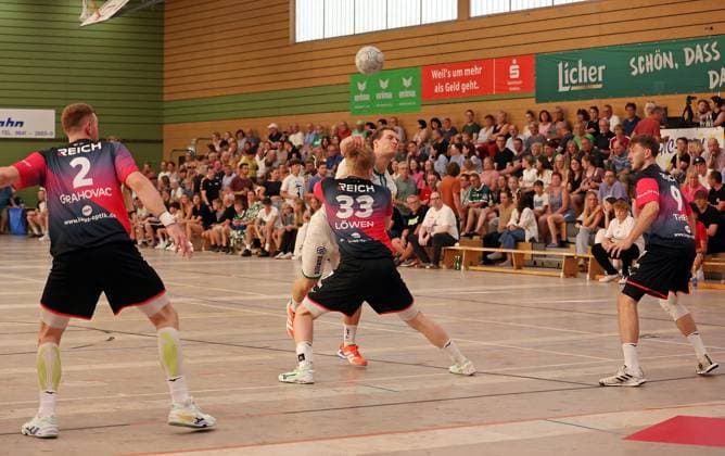 08.08.2025, xovx, Handball Lindencup 2025, HSG Wetzlar - SC DHfK Leipzig v.l. Nikola Grahovac (HSG Wetzlar), Blair Hinriksson (SC DHfK Leipzig), Georg Löwen (HSG Wetzlar), Niklas Theiß(HSG Wetzlar) Linden Stadthalle Hessen Deutschland (DE)