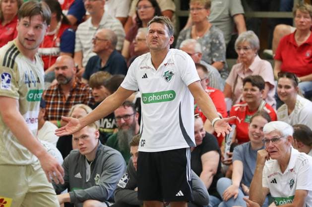 08.08.2025, xgox, Handball - Heide-Cup, TSV Hannover Burgdorf - Aalborg Handbold emspor, v.l. Christian Prokop (Hannover, Trainer) gibt Anweisungen, gestikuliert mit den Armen, gesticulate, gives instructions Schneverdingen