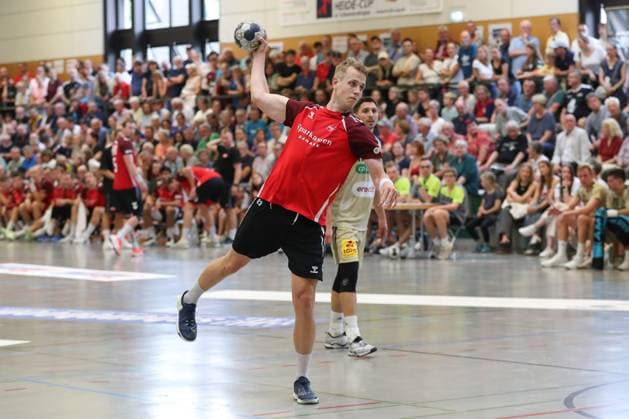 08.08.2025, xgox, Handball - Heide-Cup, TSV Hannover Burgdorf - Aalborg Handbold emspor, v.l. Buster Juul (Aalborg, 23) beim Siebenmeter Schneverdingen