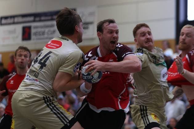 IHC 2025: TSV Hannover-Burgdorf vs Aalborg Handbold; 08.08.25 Sander Sagosen (Nr.05, Aalborg Handbold) gegen Thomas Alfred Solstad (Nr.44, TSV Hannover-Burgdorf) IHC 2025: TSV Hannover-Burgdorf vs Aalborg Handbold, KGS-Sporthalle am 08.08.25 Copyright: xBEAUTIFULxSPORTS MarioxM.xKobergx