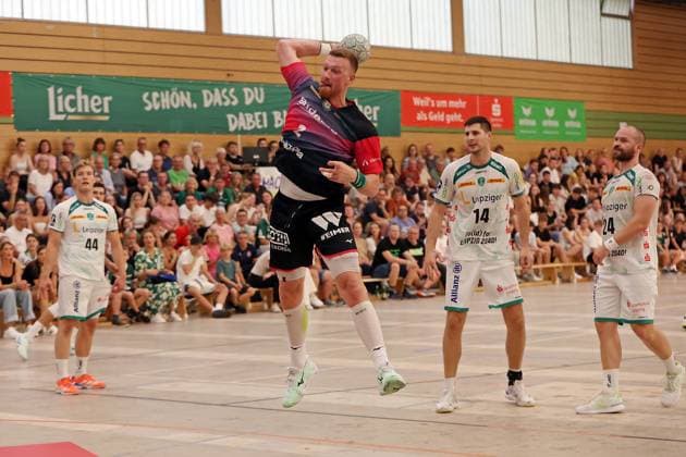 08.08.2025, xovx, Handball Lindencup 2025, HSG Wetzlar - SC DHfK Leipzig v.l. Blair Hinriksson (SC DHfK Leipzig), Nikola Grahovac (HSG Wetzlar), Marko Mamic (SC DHfK Leipzig), Moritz Preuss (SC DHfK Leipzig) Linden Stadthalle Hessen Deutschland (DE)