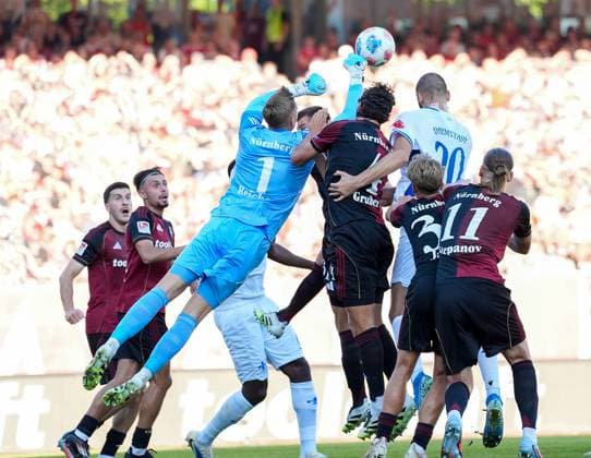 Jan Reichert (1. FC Nuernberg, 1) faustet den Ball zur Parade weg. GER, 1. FC Nuernberg vs SV Darmstadt 98, Fussball, 2. Bundesliga, 2. Spieltag, Saison 2025 2026, 08.08.2025 DFL REGULATIONS PROHIBIT ANY USE OF PHOTOGRAPHS AS IMAGE SEQUENCES AND OR QUASI-VIDEO GER, 1. FC Nuernberg vs SV Darmstadt 98, Fussball, 2. Bundesliga, 2. Spieltag, Saison 2025 2026, 08.08.2025 Nuernberg