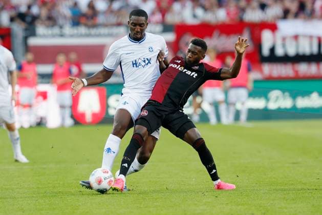 v.l. Patric Pfeiffer (SV Darmstadt, 6) und Mickael Biron (1.FC Nuernberg, 7), 08.08.2025, Fussball, 2. Bundesliga, 1. FC Nuernberg - SV Darmstadt 98, GER, Nuernberg, Max-Morlock-Stadion, DFL REGULATIONS PROHIBIT ANY USE OF PHOTOGRAPHS AS IMAGE SEQUENCES AND OR QUASI-VIDEO.