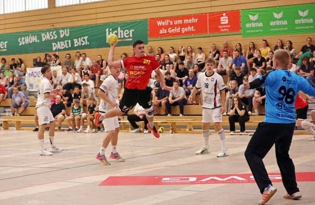 08.08.2025, xovx, Handball Lindencup 2025, TV Hüttenberg II - HSG Wettenberg v.l. Julius Schneider (TV Hüttenberg II), Jakob Stankewitz (TV Hüttenberg II), Tristan Schnepp (HSG Wettenberg), Yannik Wagner (TV Hüttenberg II), Lukas Kaiser (TV Hüttenberg II) Linden Stadthalle Hessen Deutschland (DE)
