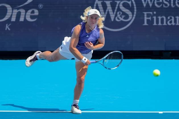 August 8, 2025, Mason, Ohio, U.S: Sonay Kartal (GBR) serves during FridayÃ¢â‚¬â ¢s first round of the Cincinnati Open at the Lindner Family Tennis Center , Mason, Oh. Mason U.S - ZUMAs304 20250808_zaf_s304_014 Copyright: xScottxStuartx