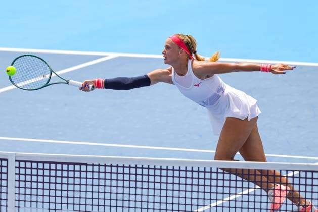 August 8, 2025, Mason, Ohio, U.S: Rebecca Sramkova (SVK) reaches for a shot at the net during FridayÃ¢â‚¬â ¢s first round of the Cincinnati Open at the Lindner Family Tennis Center , Mason, Oh. Mason U.S - ZUMAs304 20250808_zaf_s304_080 Copyright: xScottxStuartx