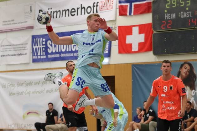 08.08.2025, xgox, Handball Heide-Cup, VfL Gummersbach - Kadetten Schaffhausen emspor v.l. Ellidi Snaer Vidarsson (Gummersbach, 4) wirft Tor, Torschuetze, erzielt Tor, Treffer, scores the goal Schneverdingen