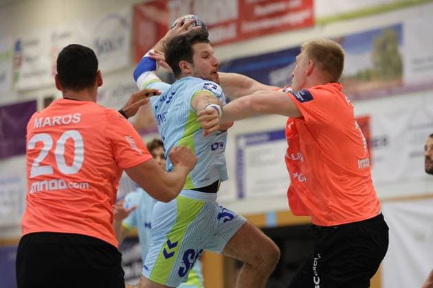 IHC 2025: VfL Gummersbach vs. Kadetten Schaffhausen; 08.08.25 Joao Pedro Vinhas da Silva Gomes (Nr.03, VfL Gummersbach), Luka Maros (Nr.20, Kadetten Schaffhausen), Ariel Pietrasik (Nr.18, Kadetten Schaffhausen) IHC 2025: VfL Gummersbach vs. Kadetten Schaffhausen, KGS-Sporthalle am 08.08.25 Copyright: xBEAUTIFULxSPORTS MarioxM.xKobergx
