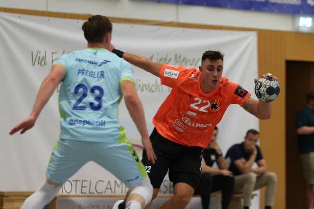IHC 2025: VfL Gummersbach vs Kadetten Schaffhausen; 08.08.25 Patrik Martinovic (Nr.22, Kadetten Schaffhausen) gegen Ole Pregler (Nr.23, VfL Gummersbach) IHC 2025: VfL Gummersbach vs Kadetten Schaffhausen, KGS-Sporthalle am 08.08.25 Copyright: xBEAUTIFULxSPORTS MarioxM.xKobergx