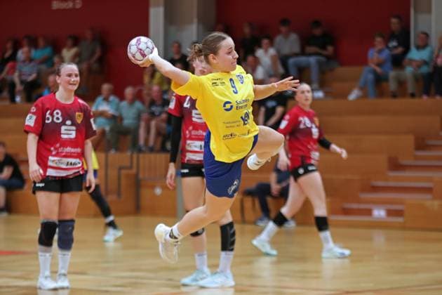 Handball-Testspiel: HC Leipzig vs. FHC Frankfurt Oder, 08.08.25 Juliane Peter (9, HC Leipzig). Handball, 2. Bundesliga Frauen, HBF, Saison 2025 2026, Testspiel: HC Leipzig vs. FHC Frankfurt Oder am 08.08.25 in der Sporthalle Brüderstraße Leipzig. Copyright: xBEAUTIFULxSPORTS JanxKaeferx