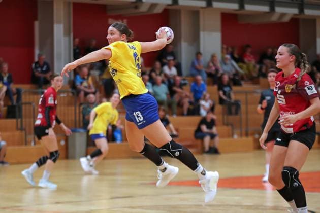 Handball-Testspiel: HC Leipzig vs. FHC Frankfurt Oder, 08.08.25 Laura Klocke (13, HC Leipzig). Handball, 2. Bundesliga Frauen, HBF, Saison 2025 2026, Testspiel: HC Leipzig vs. FHC Frankfurt Oder am 08.08.25 in der Sporthalle Brüderstraße Leipzig. Copyright: xBEAUTIFULxSPORTS JanxKaeferx