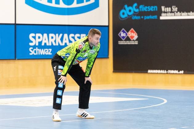 08.08.2025 Handball Sporthalle Schwaz Ost, Osthalle, Tirol, Österreich Silberregion Karwendel Cup Halbfinale Sparkasse Schwaz Handball Tirol (weiß) - ThSV Eisenach (orange) Bild: 52 Boris Tanic (Schwaz)