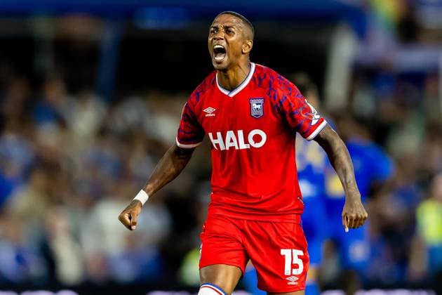 Birmingham City v Ipswich Town EFL Sky Bet Championship 08 08 2025. GOAL scores 1-1 Ipswich Town defender Ashley Young (15) celebrates with fans during the EFL Sky Bet Championship match between Birmingham City and Ipswich Town at the St. Andrew s @ Knighthead Park Stadium, Birmingham, England on 8 August 2025. Birmingham St. Andrew s @ Knighthead Park Stadium West Midlands England Editorial use only DataCo restrictions apply See www.football-dataco.com , Copyright: xManjitxNarotrax PSI-22520-0078