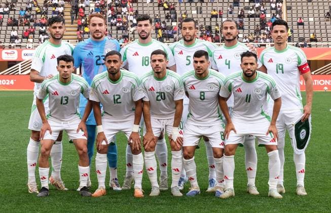 (250809) -- KAMPALA, Aug. 9, 2025 -- Starting players of Algeria line up before the Group C football match between South Africa and Algeria at the African Nations Championship (CHAN) 2024 at Mandela National Stadium in Kampala, capital of Uganda, on Aug. 8, 2025. (Photo by Xinhua) (SP)UGANDA-KAMPALA-CHAN 2024-GROUP C-ALGERIA VS SOUTH AFRICA HajarahxNalwadda 