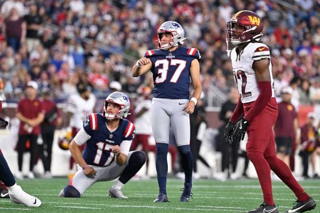 Aug 8, 2025; Foxborough, MA, USA; New England Patriots place kicker Parker Romo (37) watches the flight of the ball against the Washington Commanders during the first half at Gillette Stadium. CSM Foxborough USA - ZUMAc04_ 20250808_faf_c04_020 Copyright: xEricxCanhax