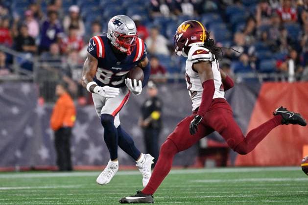 Aug 8, 2025; Foxborough, MA, USA; New England Patriots wide receiver John Jiles (83) runs the ball against Washington Commanders cornerback Car lin Vigers (22) during the second half at Gillette Stadium. CSM Foxborough USA - ZUMAc04_ 20250808_faf_c04_036 Copyright: xEricxCanhax