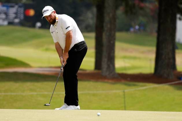 MEMPHIS, TN - AUGUST 08: Shane Lowry of Ireland watches his putt on No. 2 during the second round of the FedEx St. Jude Championship, August 8, 2025, at TPC Southward in Memphis, Tennessee. (Photo by Matthew Maxey Icon Sportswire) GOLF: AUG 08 PGA, Golf Herren FedEx Cup Playoffs - FedEx St. Jude Championship EDITORIAL USE ONLY Icon250808068