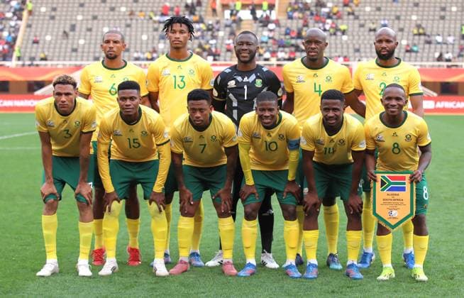 (250809) -- KAMPALA, Aug. 9, 2025 -- Starting players of South Africa line up before the Group C football match between South Africa and Algeria at the African Nations Championship (CHAN) 2024 at Mandela National Stadium in Kampala, capital of Uganda, on Aug. 8, 2025. (Photo by Xinhua) (SP)UGANDA-KAMPALA-CHAN 2024-GROUP C-ALGERIA VS SOUTH AFRICA HajarahxNalwadda 