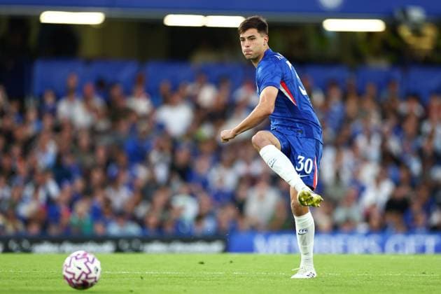 Aaron Anselmino of Chelsea Chelsea v Bayer Leverkusen, Pre Season Friendly, Football, Stamford Bridge, London, UK - 08 Aug 2025London Stamford Bridge United Kingdom EDITORIAL USE ONLY No use with unauthorised audio, video, data, fixture lists, club league logos or live services. Online in-match use limited to 120 images, no video emulation. No use in betting, games or single club league player publications.  Copyright: xSimonxDael Shutterstockx 15430394dt