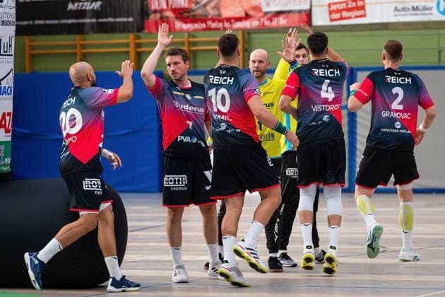 08.08.2025, xovx, Handball Lindencup 2025, HSG Wetzlar - SC DHfK Leipzig Die Spieler der HSG Wetzlar beim Einlaufen vor dem Spiel gegen den SC DHfK Leipzig beim Lindencup 2025. Linden Stadthalle Hessen Deutschland (DE)